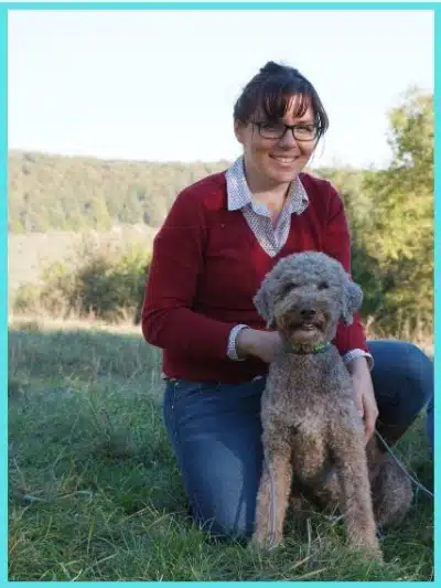 Frau mit Lagotto Hündin