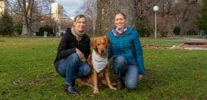 Golden Retriever Watson mit seiner Besitzerin und Hundeführerin