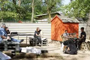 Hunde und Menschen im Auslauf