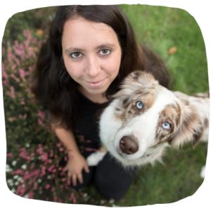 Tiertrainerin Carolin Zeidler mit Hündin Hoonah, die Käthe spielt