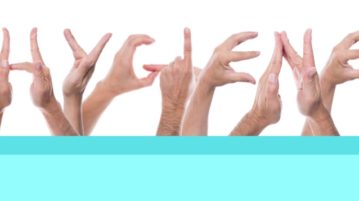 Hände formen das Wort Hygiene