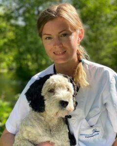 Helene Stübing ist Tierärztin und Doktorandin in der Gastroenterologie an der Medizinischen Kleintierklinik und betreut die Fragebogen-Studie
