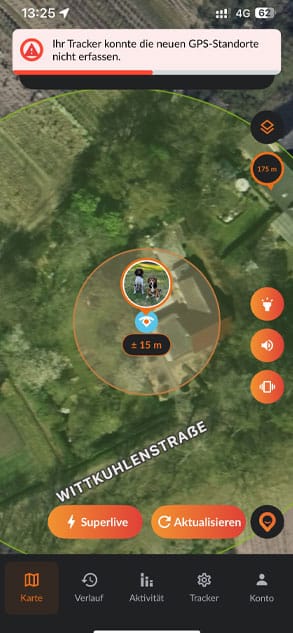 Karte einer GPS-Tracker-App mit Warnmeldung: Standort konnte nicht genau erfasst werden, Abweichung 15 Meter.